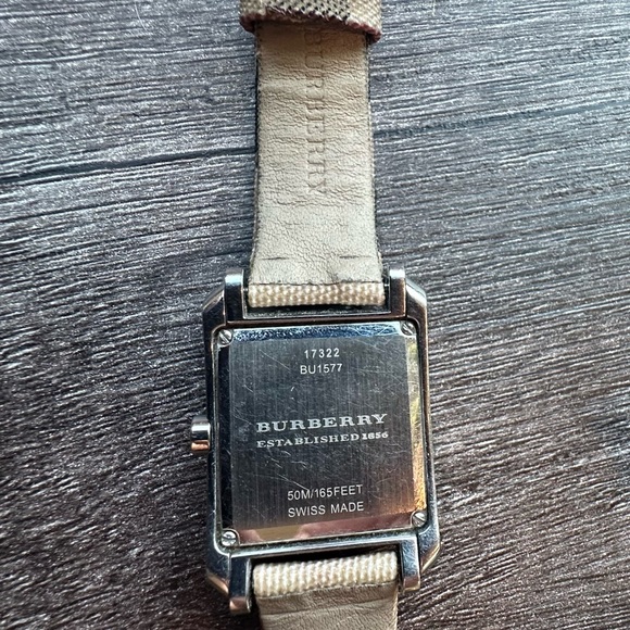 BURBERRY- Classic and Cic Ladies Nova Check Watch. Includes original boxes. - Picture 7 of 7